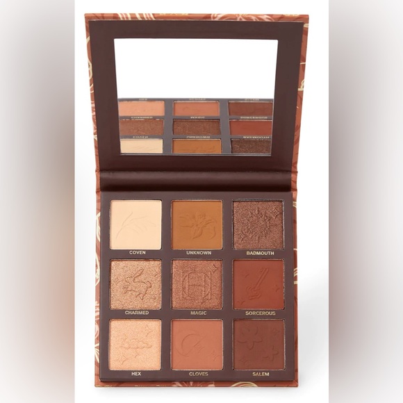 HIPDOT WITCHY WARMS
Pressed Pigment & Glitter Pallet - Picture 6 of 6